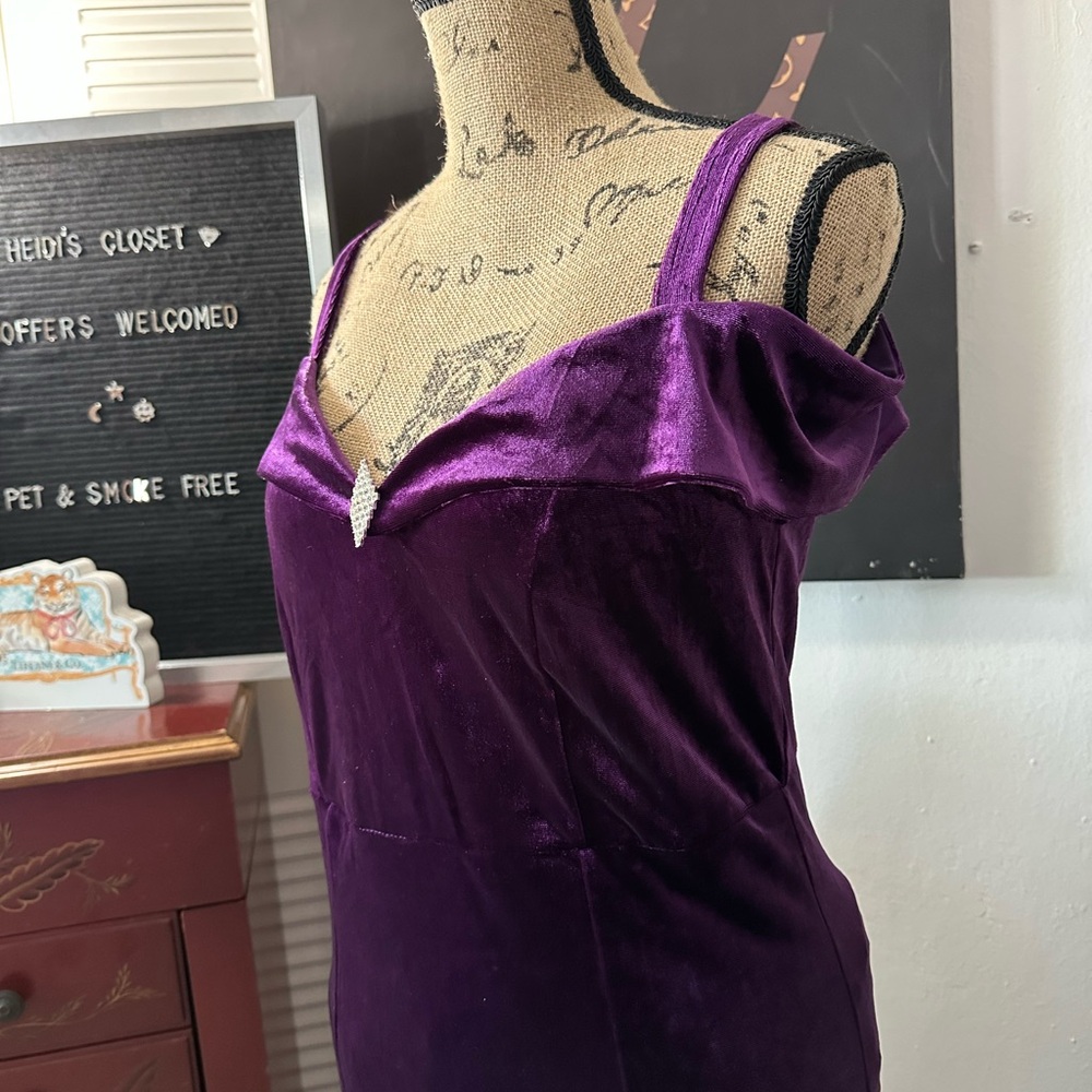 🆕Candalite Purple Velvet Gown - Picture 4 of 15